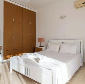 2 slaapkamers, een strijkplank/strijkijzer, wifi, beddengoed