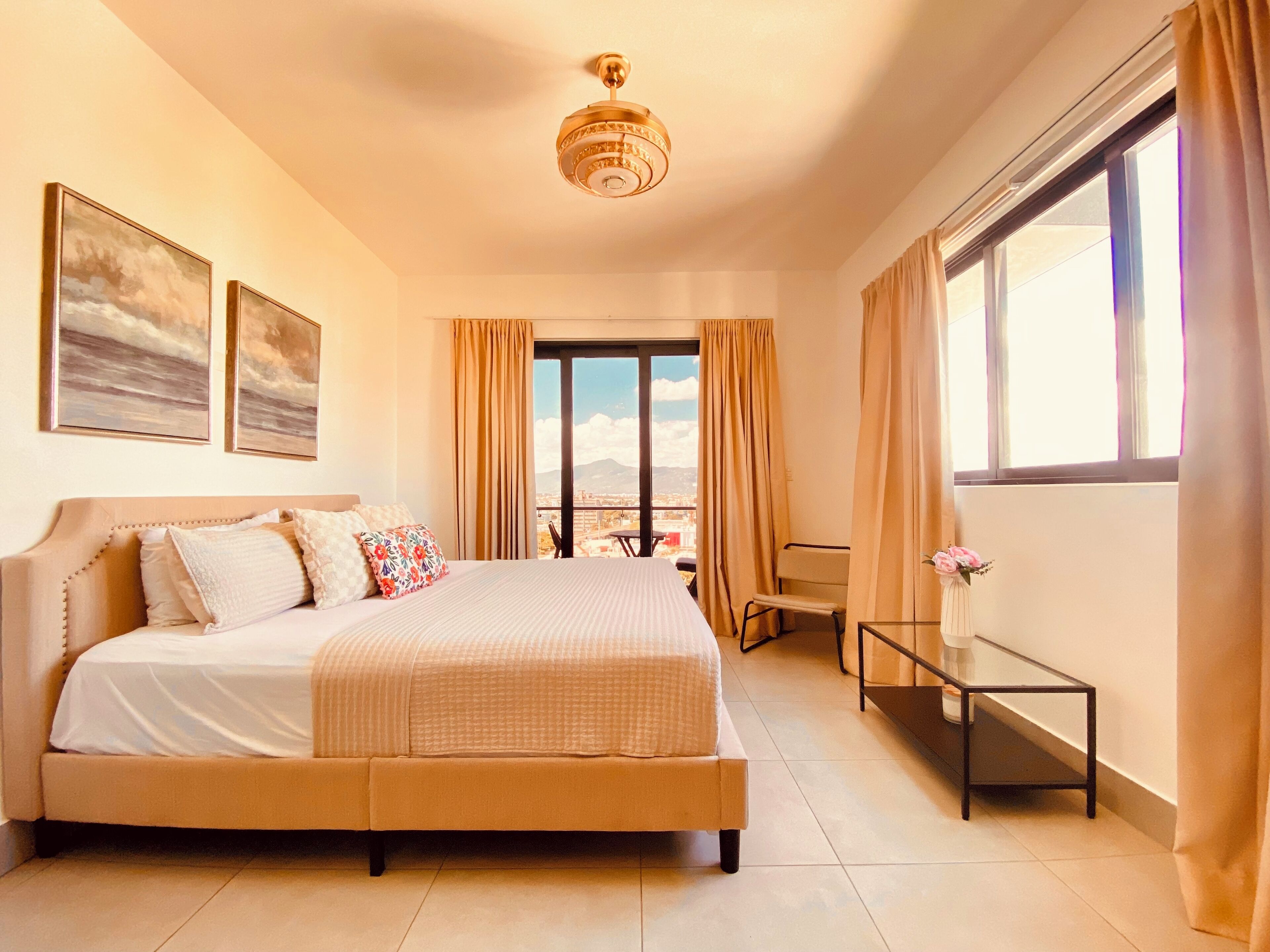 2 Schlafzimmer, Zimmersafe, Schreibtisch, Bügeleisen/Bügelbrett