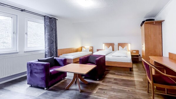 Unclassified image, 1 of 46, button - Comfortable and versatile room -perfect for relaxation, work and exchange (Winterberg)