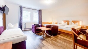 1 bedroom, WiFi, bed sheets - Comfortable and versatile room -perfect for relaxation, work and exchange (Winterberg)