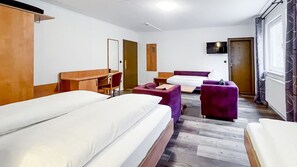 Unclassified image, 5 of 46, button - Comfortable and versatile room -perfect for relaxation, work and exchange (Winterberg)