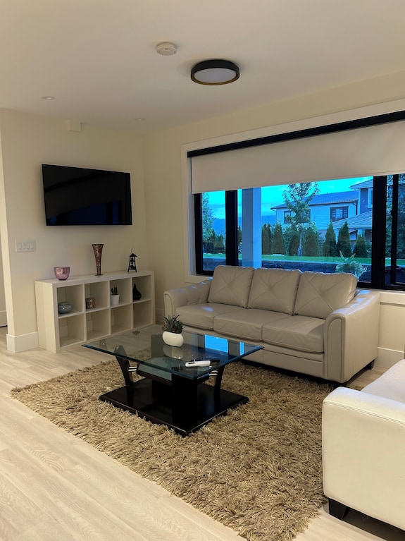 Luxury Suite Situated On Top Of Mountain In A Prestigious Location. - 亞博斯福
