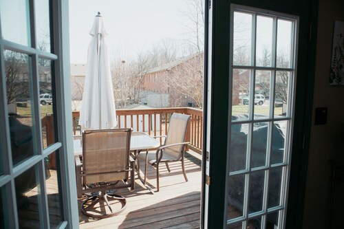 Shady Maple Home|King Bed & Fenced Yard, Location