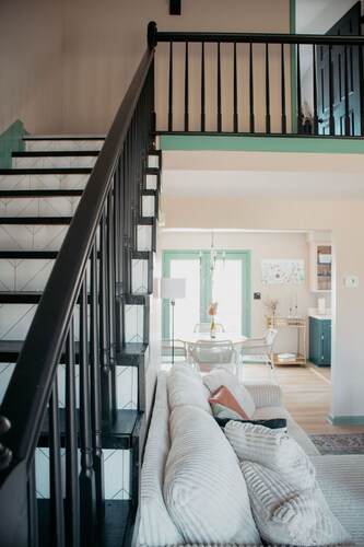 Dreamcatcher Cottage Boho Charm & King Bed Comfort