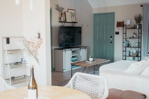 Smart TV, books, offices
