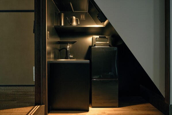 A compact kitchen with a built-in coffee maker, a toaster, and a refrigerator. - YADORU KYOTO HANARE Kagetsu No Yado (Kyoto)