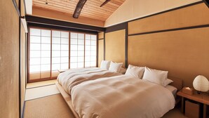 A traditional Japanese-style bedroom with tatami flooring, a large shoji screen window, and a wooden ceiling. - YADORU KYOTO HANARE Shirotaki No Yado (Kyoto)