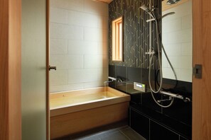 Classic Villa, 2 Bedrooms, Garden View | Bathroom | Combined shower/tub, free toiletries, hair dryer, bidet - YADORU KYOTO HANARE Shirotaki No Yado (Kyoto)