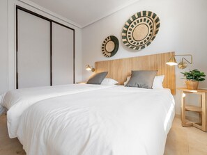 1 habitación, tabla de planchar con plancha, internet y ropa de cama 