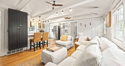Charming 3-bedroom house with WiFi and AC in enchanting West Yarmouth location