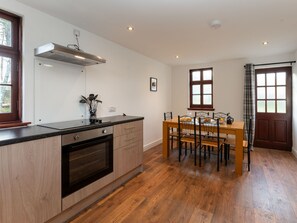 Fridge, microwave, oven, dishwasher - Rose Cottage by Interhome (Loch Ness)