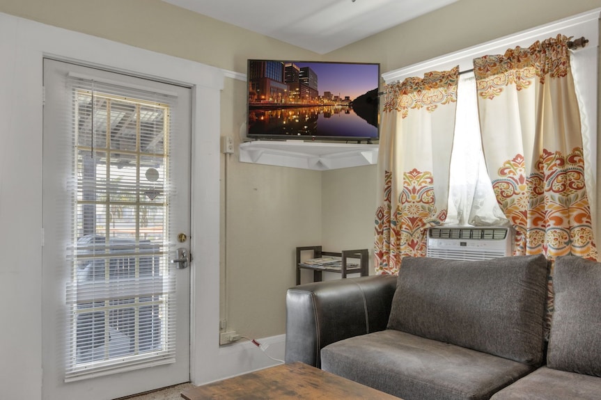 Downtown San Diego Citywide Views 2-bedroom 2 Bath Apartment With Ac, Free Wi-fi - La Mesa, CA