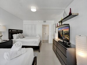 2 habitaciones, tabla de planchar con plancha y cuna de viaje 