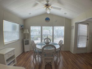 Dining - Clean 2-bedroom mobile home close to Ft Meyers Beach. Heated pool, Fitness Room (Fort Myers)