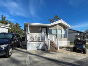 Exterior - Clean 2-bedroom mobile home close to Ft Meyers Beach. Heated pool, Fitness Room (Fort Myers)