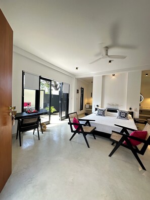 3 bedrooms, desk, iron/ironing board, WiFi