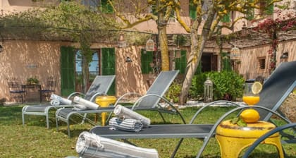 Bed and Breakfast 'Doppelzimmer Gregal Es Llobets' with Mountain View, Wi-Fi and Air Conditioning