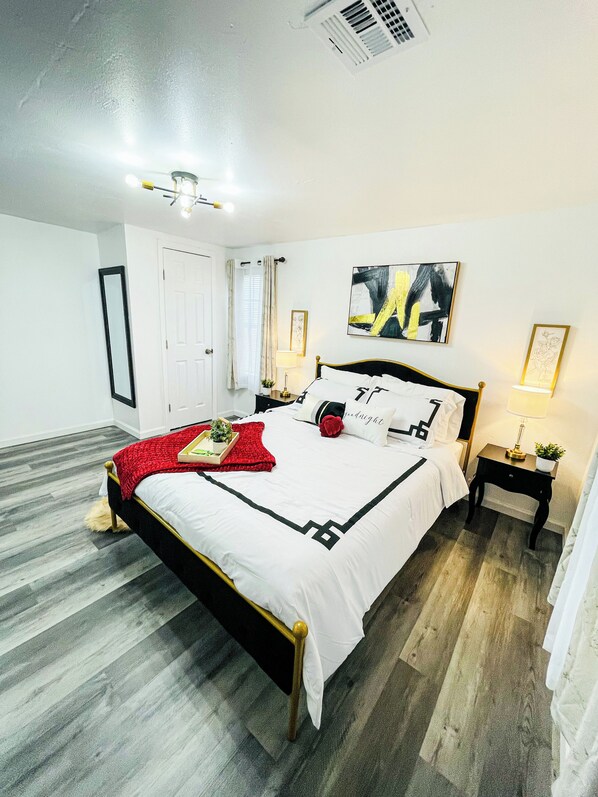 3 soverom, skrivebord, strykejern/-brett og wi-fi (inkludert)