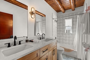 Hair dryer, towels, soap, toilet paper - Home Away from Home (Santa Fe)