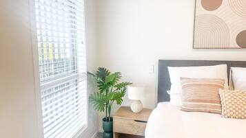 3 bedrooms, iron/ironing board, Internet, bed sheets