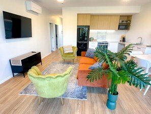 TV - Modern 3Bdr/2bath Apartment ~beach ~golf ~shops (Paraparaumu)