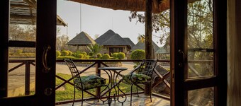 Mmakuba Private Game Lodge, Deluxe Chalet 8B