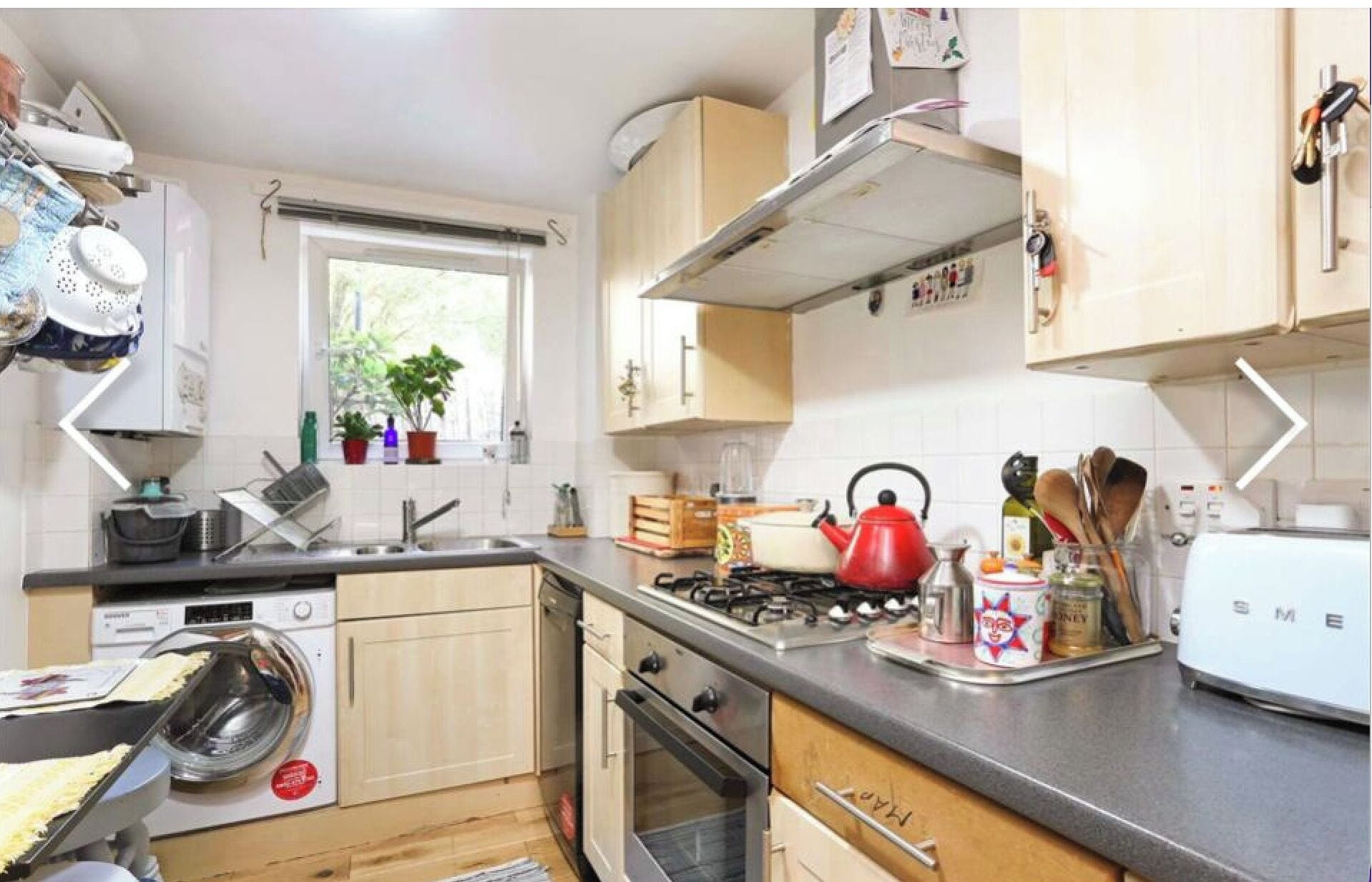 Kühlschrank, Ofen, Geschirrspüler, Wasserkocher mit Kaffee-/Teezubehör