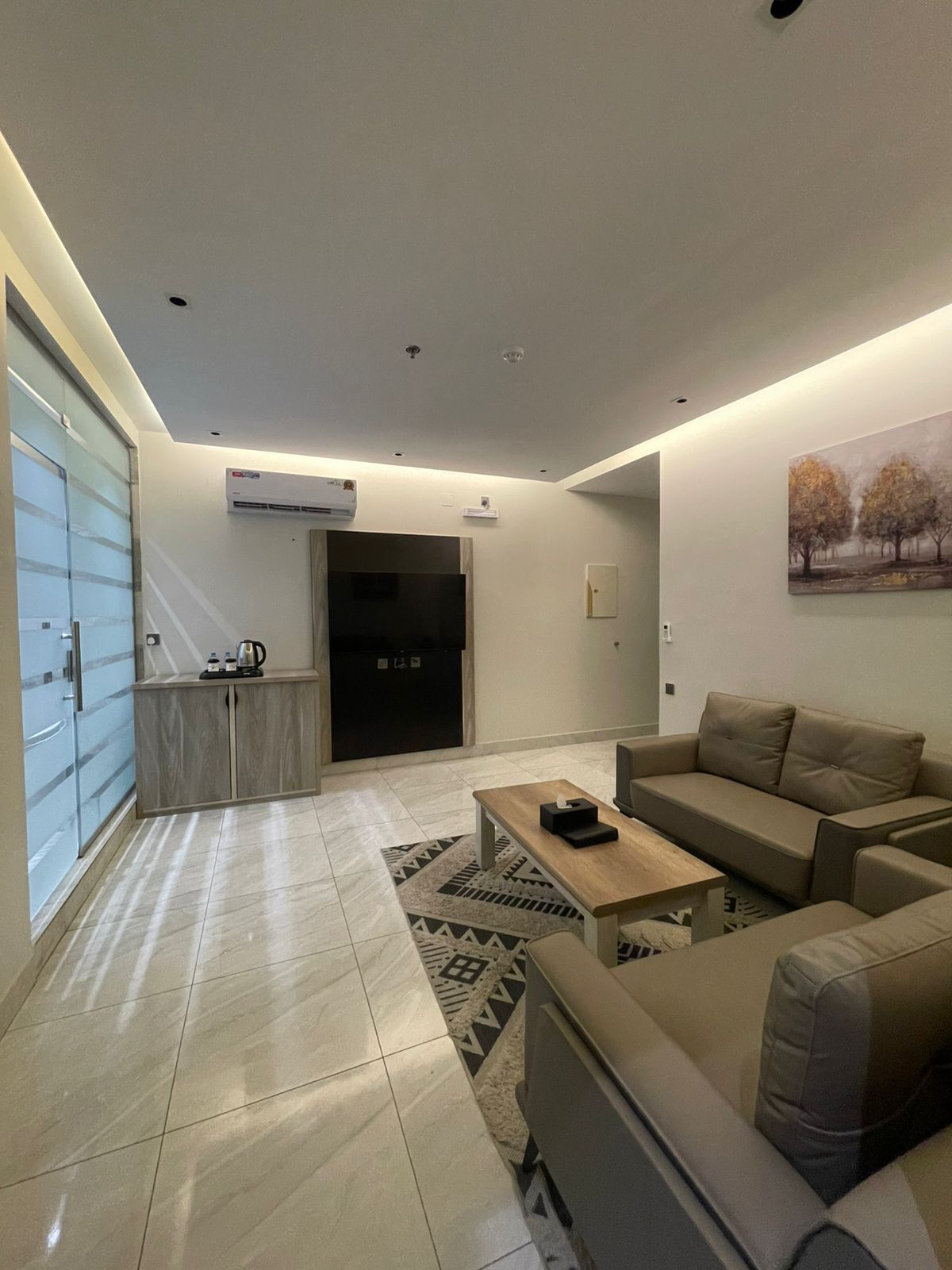 Honeymoon Suite | Private kitchen | Fridge, microwave, stovetop, electric kettle