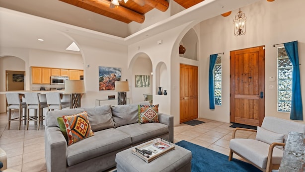 Living area - Secluded Retreat 2.5 Acres of Peace (Santa Fe)