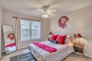 3 bedrooms, desk, iron/ironing board, free WiFi