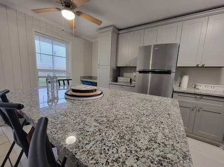 Fridge, microwave, coffee/tea maker, cookware/dishes/utensils. Secret Cajun Retreat Peaceful Corner Stay - HAR 2