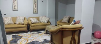 Charming 2-bedroom apartment with AC, WiFi , garden and swimming pool in Cairo 