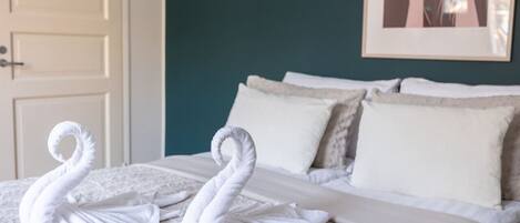 4 bedrooms, iron/ironing board, free WiFi