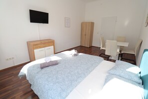 Classic Apartment, Kitchen | Living area | Flat-screen TV - City Palace Apartments 1020 Vie (Vienna)