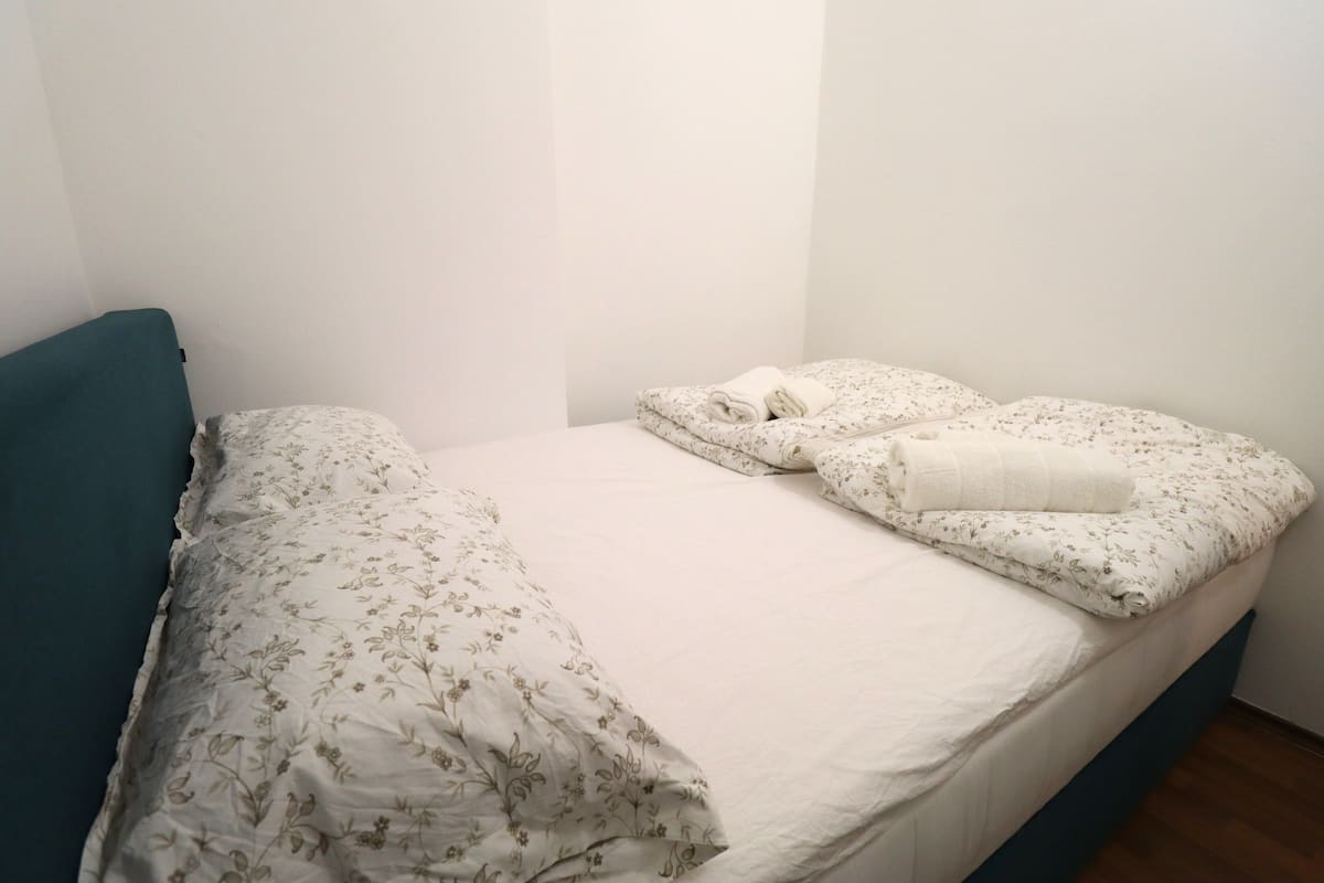 Comfort Apartment, Kitchenette, Executive Level | 2 bedrooms, desk, laptop workspace, iron/ironing board
