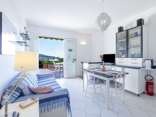 Beautiful  villa for 6 guests with pool, WIFI, TV and terrace