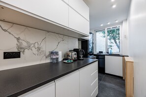 Réfrigérateur, four, plaque de cuisson, lave-vaisselle