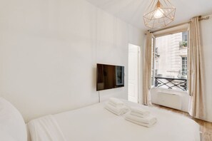 1 chambre, fer et planche à repasser, lit de bébé portatif, Wi-Fi