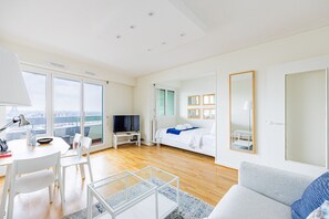 1 bedroom, iron/ironing board, free WiFi, bed sheets - One bedroom  in France, Paris (Paris)