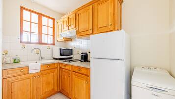 Fridge, microwave, stovetop, cookware/dishes/utensils