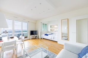 Silitysrauta/-lauta, ilmainen Wi-Fi, vuodevaatteet