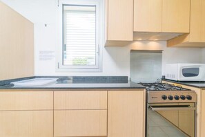 Fridge, microwave, oven, coffee/tea maker - Borges - House In Son Serra De Marina. Free Wifi (, Illes Balears)