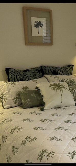 2 chambres, fer et planche à repasser, Wi-Fi, draps fournis