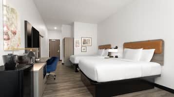 Camera, 2 letti queen, accessibile ai disabili, non fumatori (Mobility, Bathtub Grab Bars) | Una scrivania, postazione laptop, tende oscuranti, ferro/asse da stiro