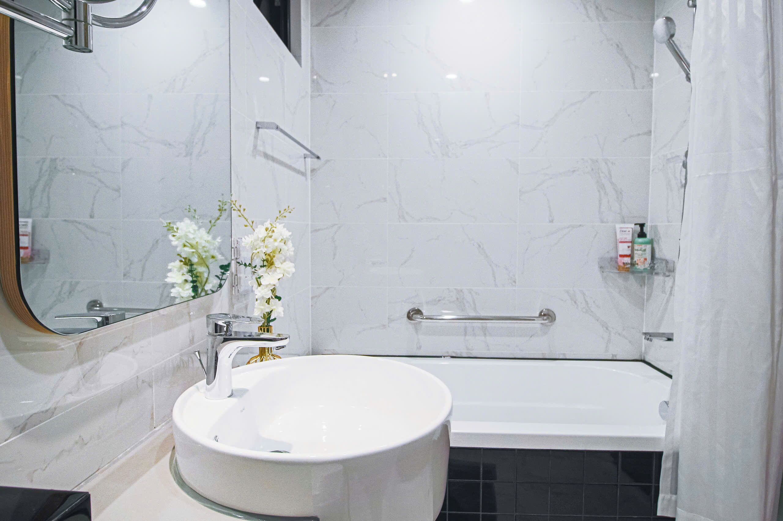 Business Apartment | Bilik Mandi | Kelengkapan dandanan diri percuma, pengering rambut, tuala disediakan 