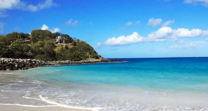 Appartement avec terrasse et Jardin privatif Ă 2 minutes a pied de la plage