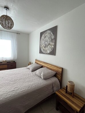 1 chambre, fer et planche à repasser, Wi-Fi, draps fournis