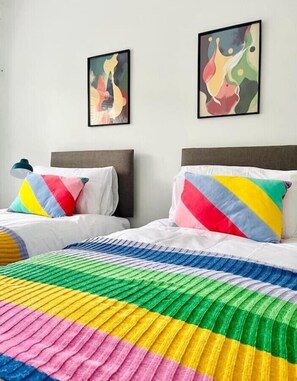 2 bedrooms, iron/ironing board, WiFi, bed sheets