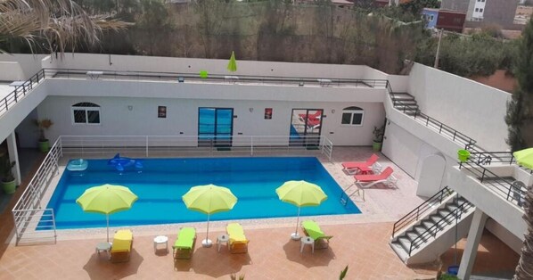 حمّام سباحة خارجي