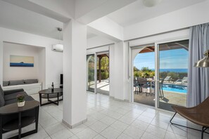 Smart TV - Gonos Villa E (3X25+9FV Kiotari, Greece)